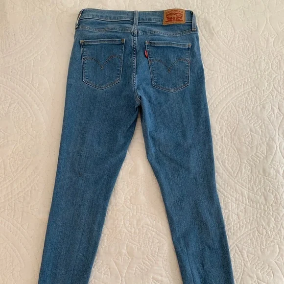 Levi's High Rise Super Skinny Jean - Picture 3 of 5